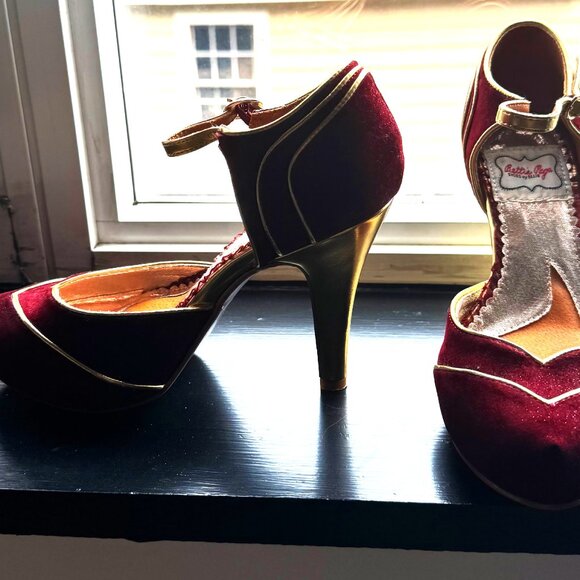 Bettie Page Velvet pumps In Burgandy And Gold. Size US 6 - pin-up style - Picture 5 of 5